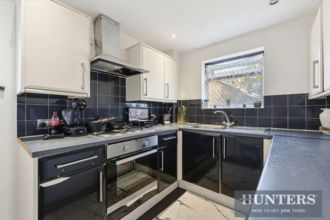 19, Pickwick Close, Hounslow photo 4