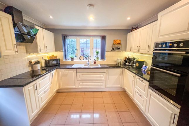 4, Greensand Ridge, Maidstone photo 3