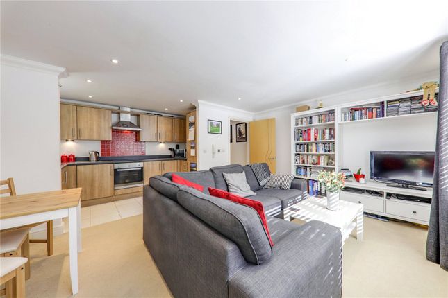 Mallard Place, Farnborough photo 2