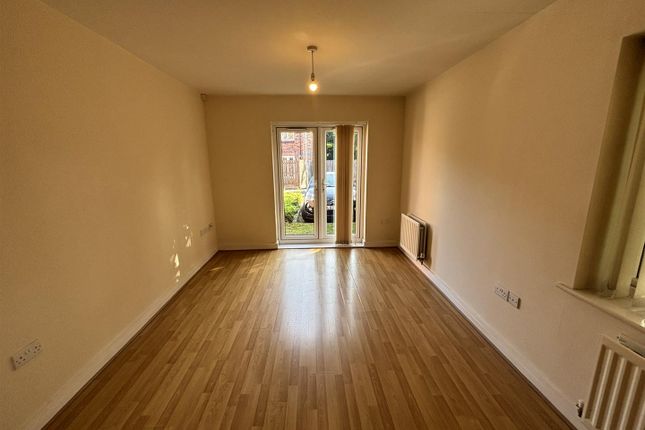 Apt 5, Pepper Close, Sharston photo 4