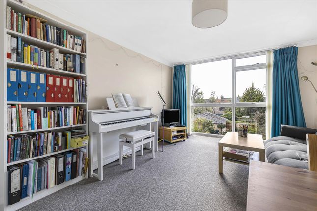 Flat for sale in Lilac Court, Cambridge