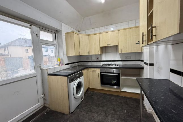 236, Bennetts Castle Lane, Dagenham photo 2