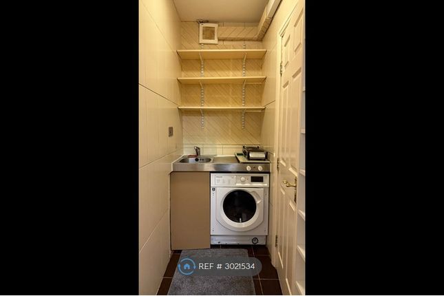 Holmstall Avenue, Edgware photo 4