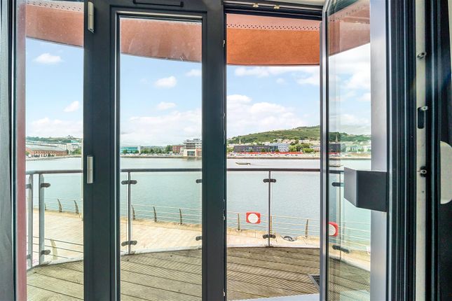 Flat for sale in South Quay, Kings Road, Marina, Swansea