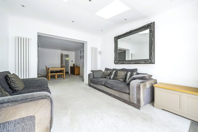 25, Watersmeet Close, Guildford photo 4