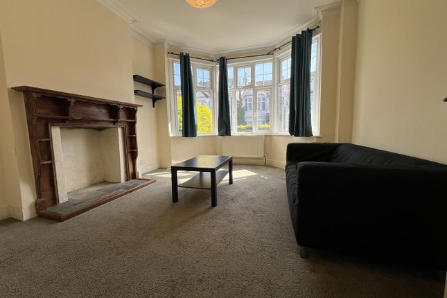 Maisonette to rent in Audley Road, Hendon, London