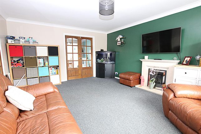 8, Crownsmead, Northampton photo 4