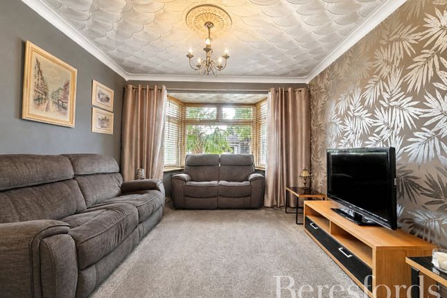 2, Woodstock Avenue, Romford photo 2