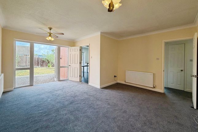 8, Hillside Close, Evesham photo 2