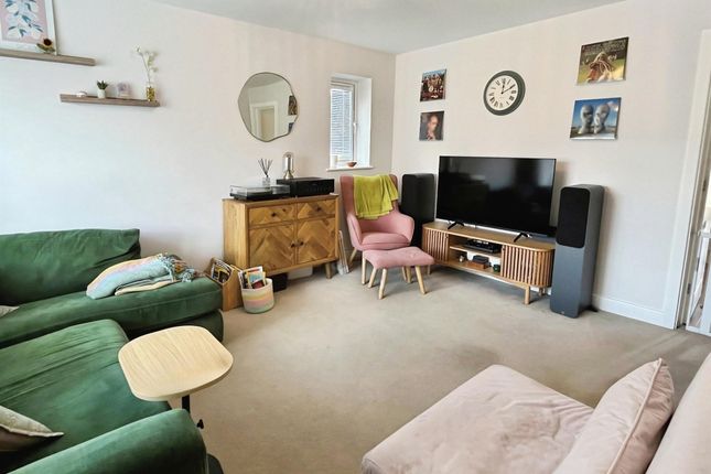 18, Fincham Drive, Peterborough photo 4