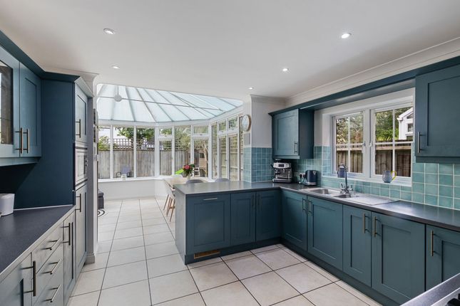 4, Willowmead Close, Chichester photo 4