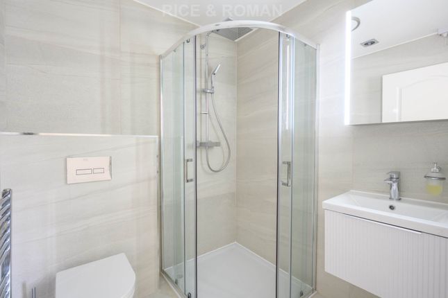 12 Aragon Court, Pemberton Road, East Molesey photo 4