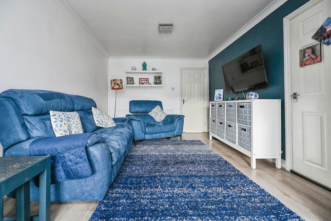 15, Moor Close, Merseyside photo 4