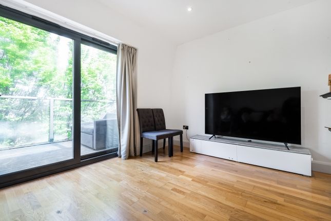 Flat to rent in London Road, Kingston Upon Thames
