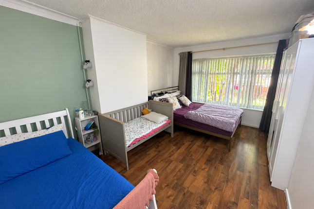 Thetford Drive, Manchester photo 4