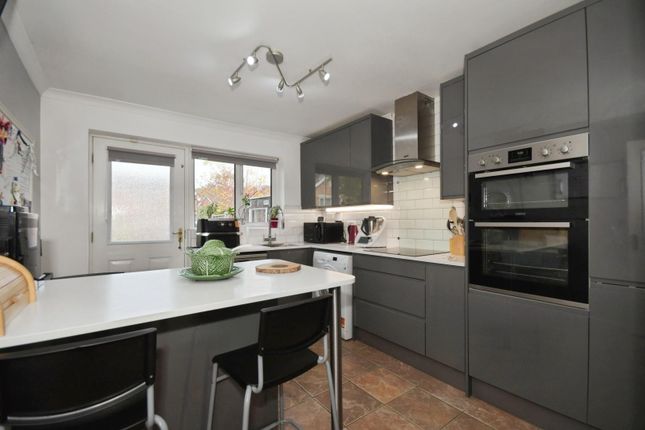5, Cragside Close, Chesterfield photo 3
