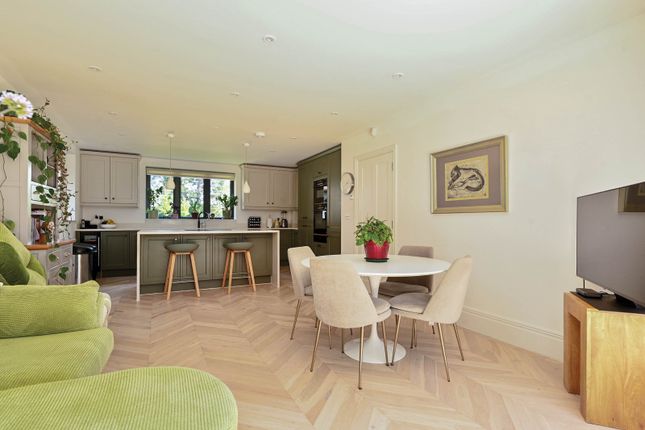7, Hammonds Mill Place, West Sussex photo 4