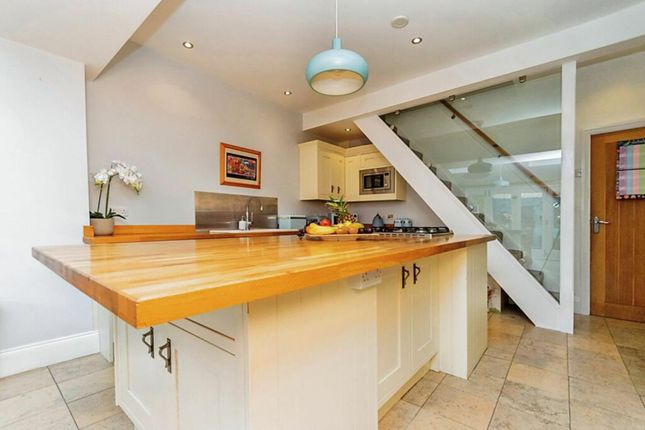 9, Thomas Street, Glossop photo 4