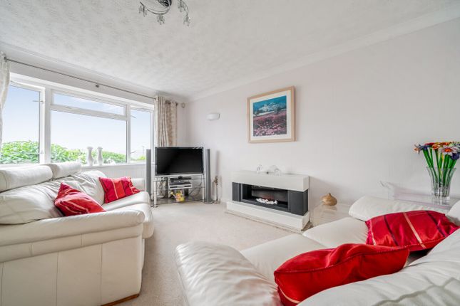 11, Prince Charles Way, Devon photo 4