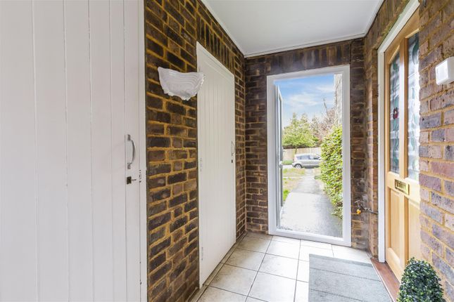 Maisonette for sale in Beacon Way, Banstead