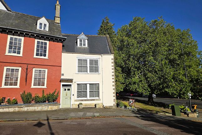 3-bed terraced on 5, Market Hill, Calne, £250,000