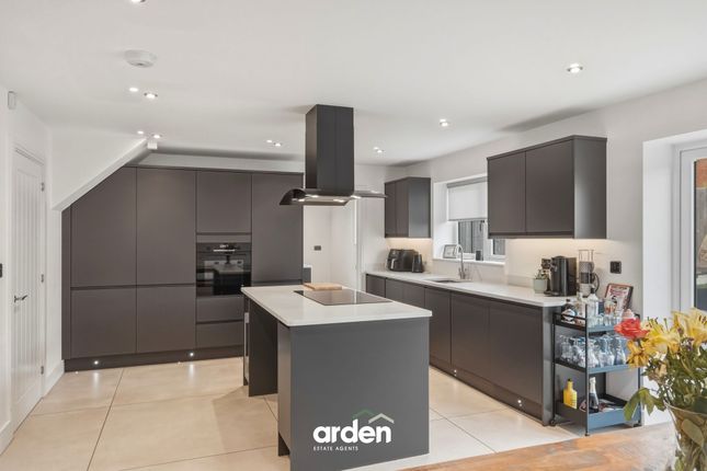 6 Woodland Court, Droitwich photo 4