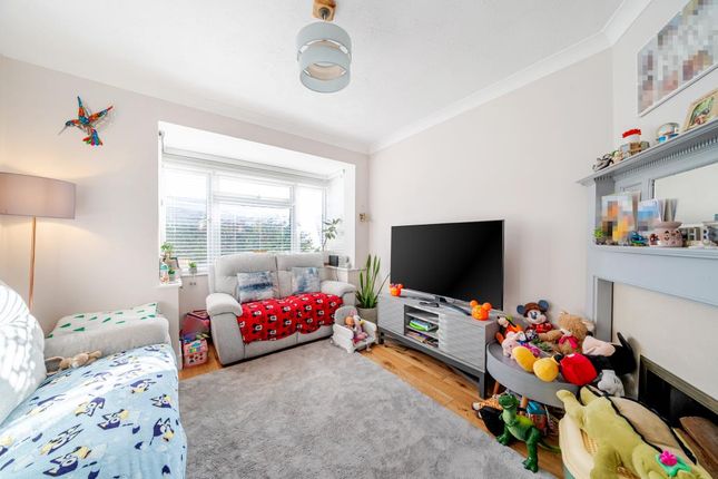 32 ORCHARD ROAD, Orchard Road, Sunbury-On-Thames photo 3