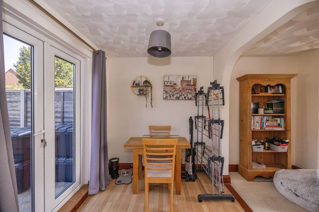 5, Bitterne Close, Havant photo 4