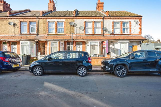 Terraced house for sale in Saxon Road, Luton