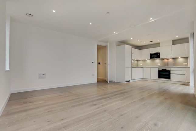 Flat to rent in City North Place, London