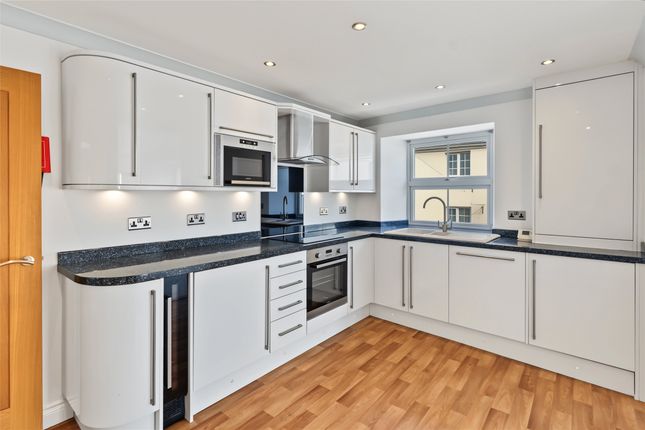 3 Victoria Apartments,, Victoria Street, Ilfracombe photo 3