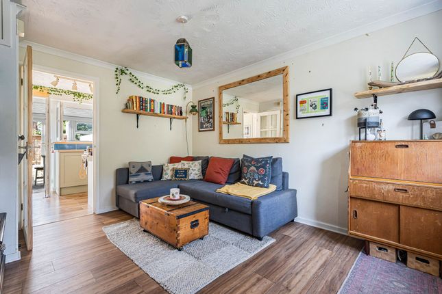 26 Mallard Close, Swindon photo 3
