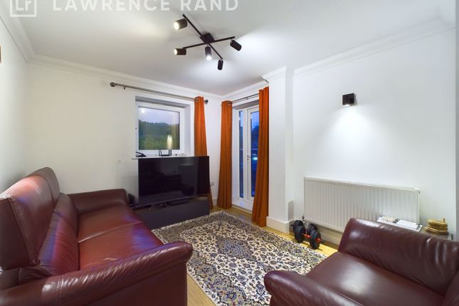 7 Waters Reach Apts, 10 Reservoir Road, Ruislip photo 3