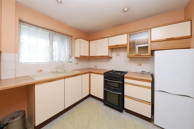 32, The Glebe, West Drayton photo 4