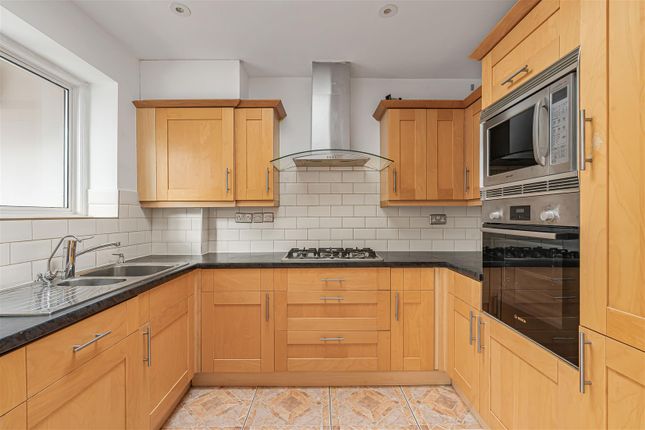 203, Whitton Avenue East, Greenford photo 3