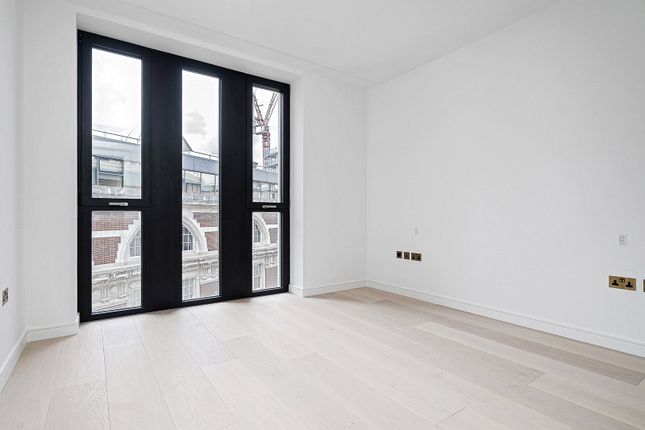 Flat to rent in Portugal Street, Covent Garden