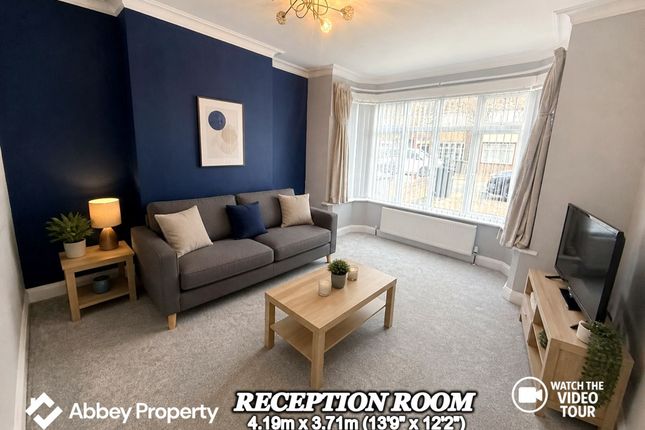 82 St. Michaels Crescent, Luton photo 3