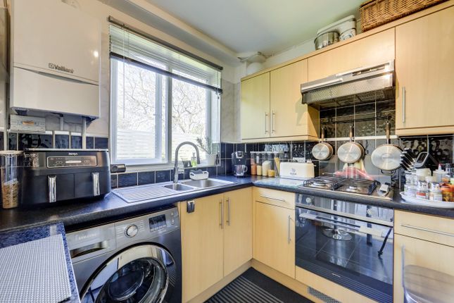 Maisonette for sale in Beacon Road, Hither Green, London