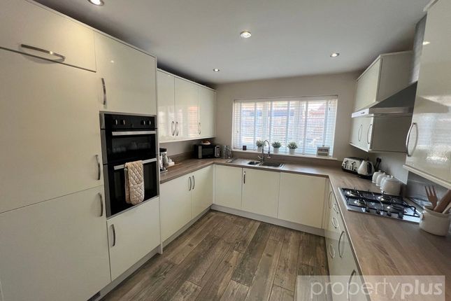 112, Worcester Court, Porth photo 5