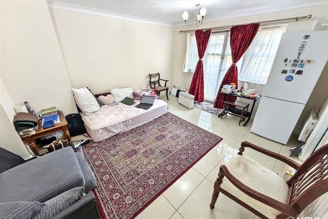 Flat 2, Marquis Court, Earls Meade, Luton photo 4