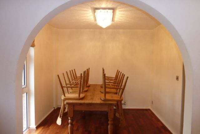 19, Skipton Close, Stevenage photo 3