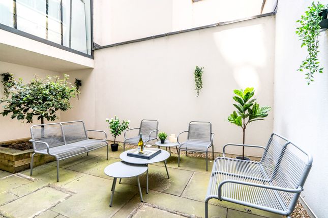 Flat 2, 64 Lincoln's Inn Fields, Holborn photo 2