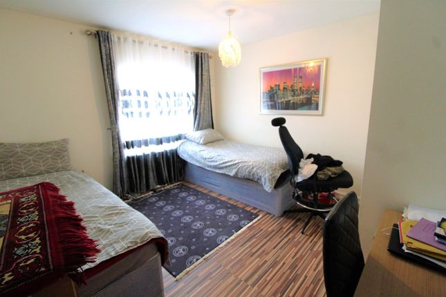 55, Laurel Lane, West Drayton photo 4