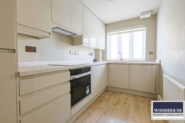 4, Friends Avenue, Cheshunt photo 4