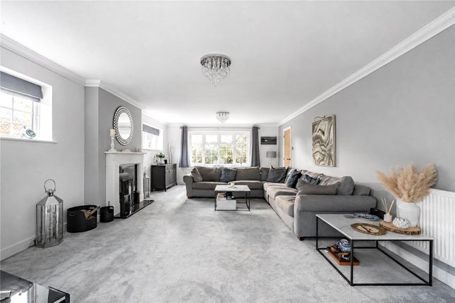 3A, Walkers Ridge, Surrey photo 2
