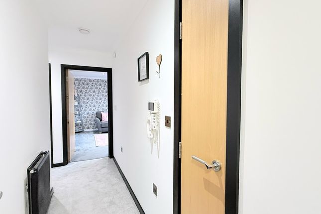 Flat 4, 61 Kerse Lane, Falkirk, FK1 1RX photo 2