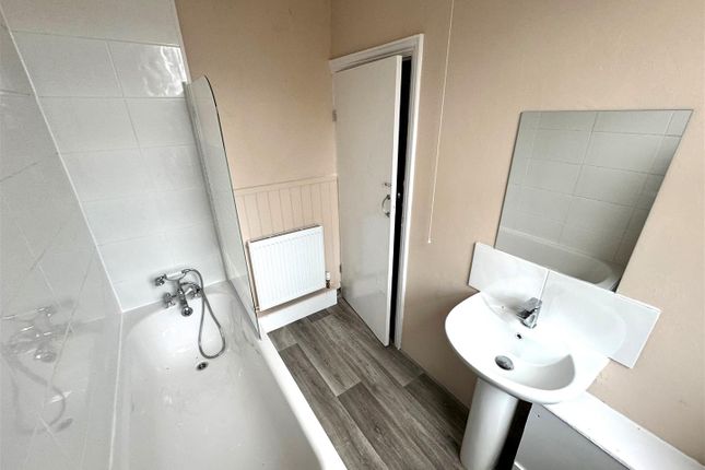 Flat 1, Pembury Mansions, Pembury Road, Westcliff-On-Sea photo 3