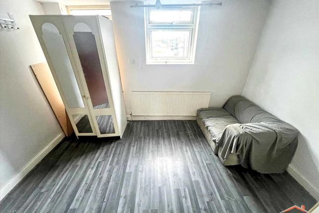 33E, High Street, Harrow photo 2