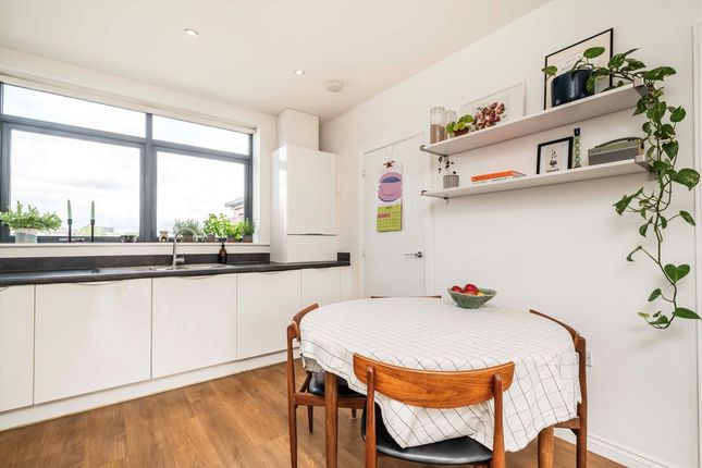 Flat 38, Bellevalia Court, Woodmill Road, Clapton photo 4