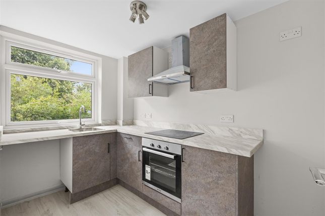 22, Pettifer Way, High Wycombe photo 3